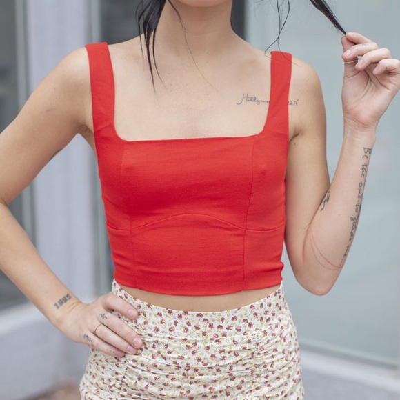 NWT! - Whyte Valentine | Bali Crop Top Red - Picture 2 of 3